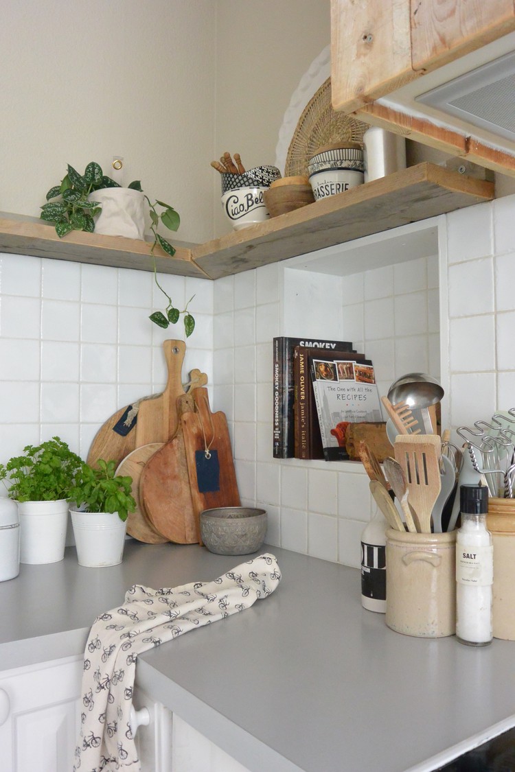 dwaas Componist onthouden 6x prachtige keukens met wandplanken | HomeDeco.nl