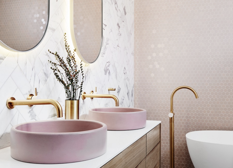 6x roze in de badkamer