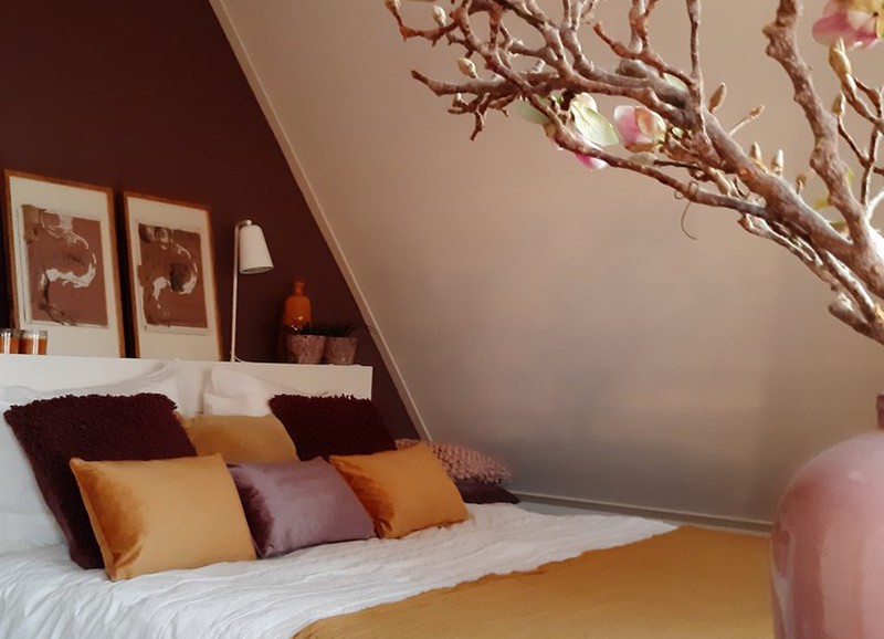 4x zo style je een slaapkamer met een donkere muur