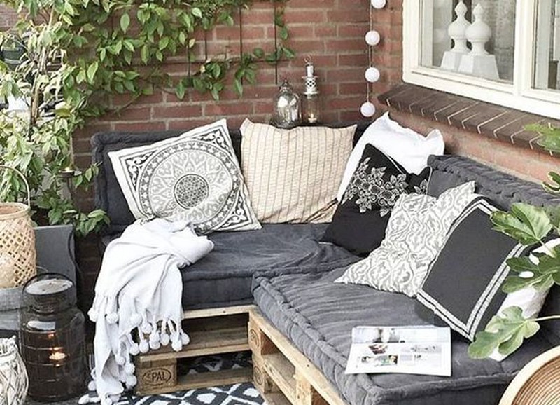 Tover je balkon om in een mini loungeplek