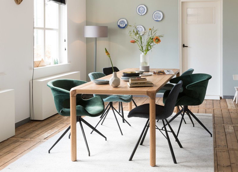 Groene eetkamerstoelen: drie manieren om ze te combineren