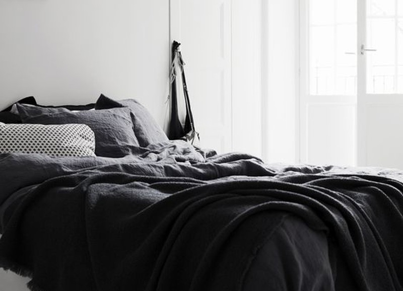 Zwart als blikvanger in je slaapkamer