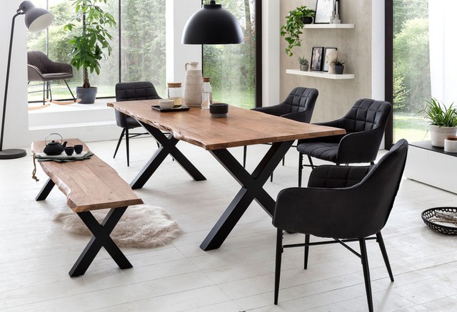 16x houten eettafels met een metalen onderstel