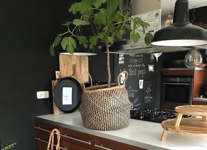 Trend: warm hout, zwart en een vleugje groen