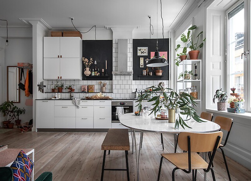 Binnenkijken: hip Scandinavisch design in een oud pand