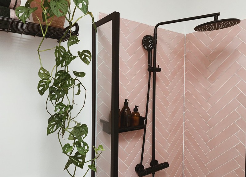 Trend: badkamers met visgraattegels