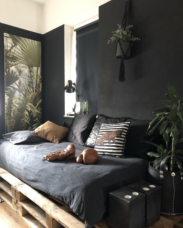 Shop the look: zwarte slaapkamer met groene details